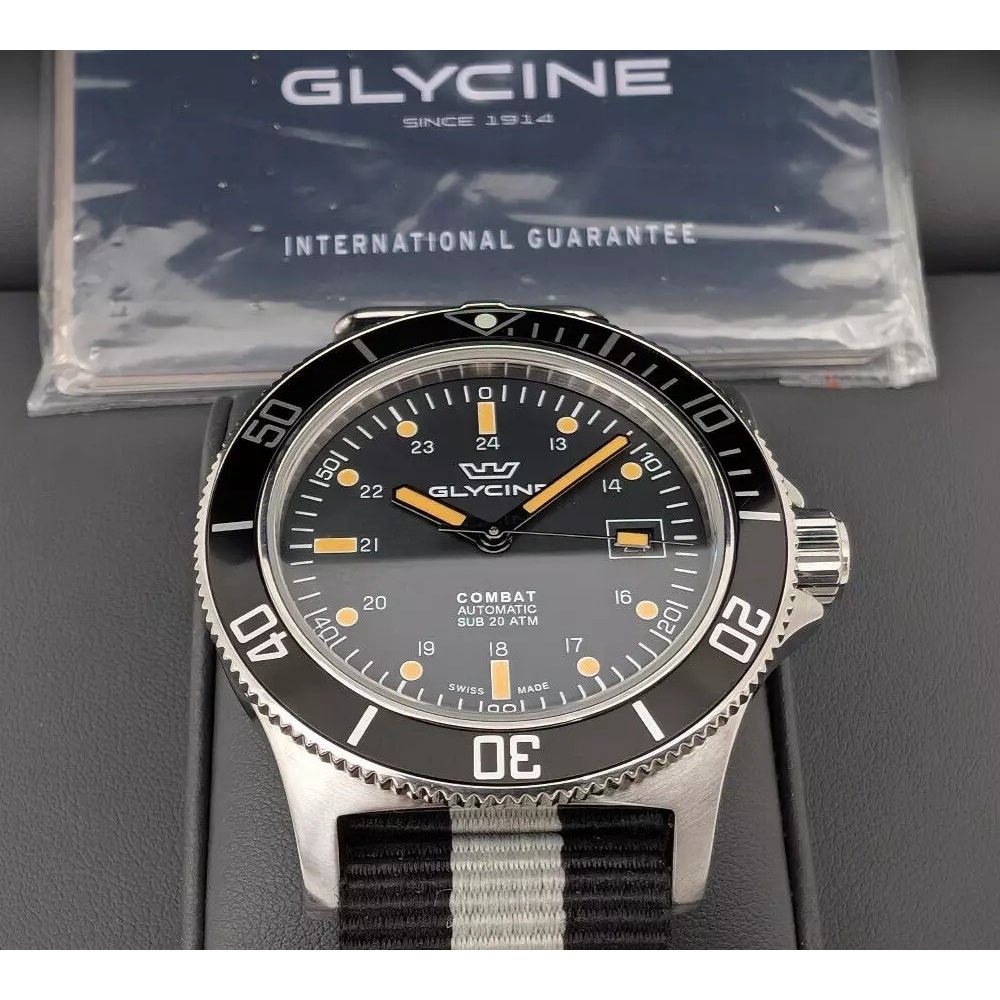 Glycine 42mm Combat SUB Swiss Automatic Mens Diver Watch GL0083 Black Dial NATO