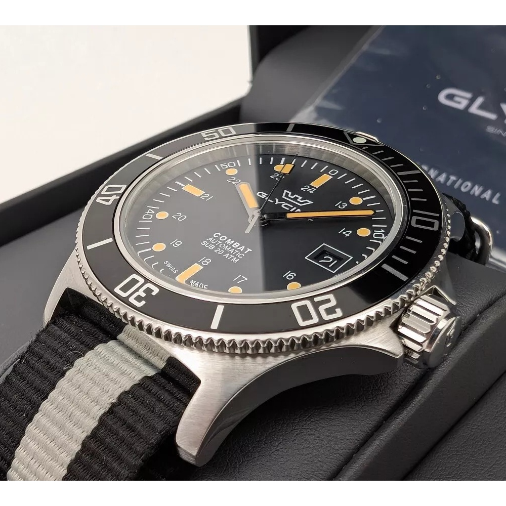 Glycine 42mm Combat SUB Swiss Automatic Mens Diver Watch GL0083 Black Dial NATO