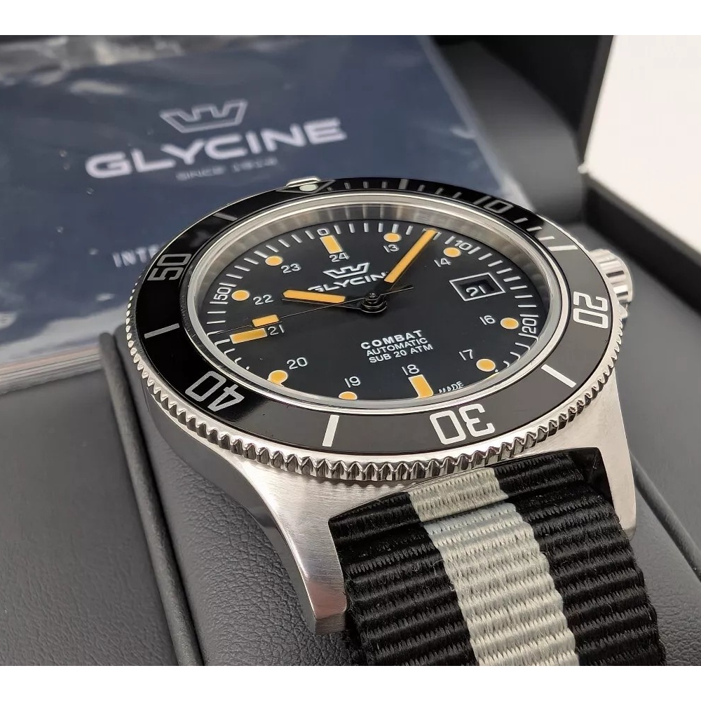 Glycine 42mm Combat SUB Swiss Automatic Mens Diver Watch GL0083 Black Dial NATO