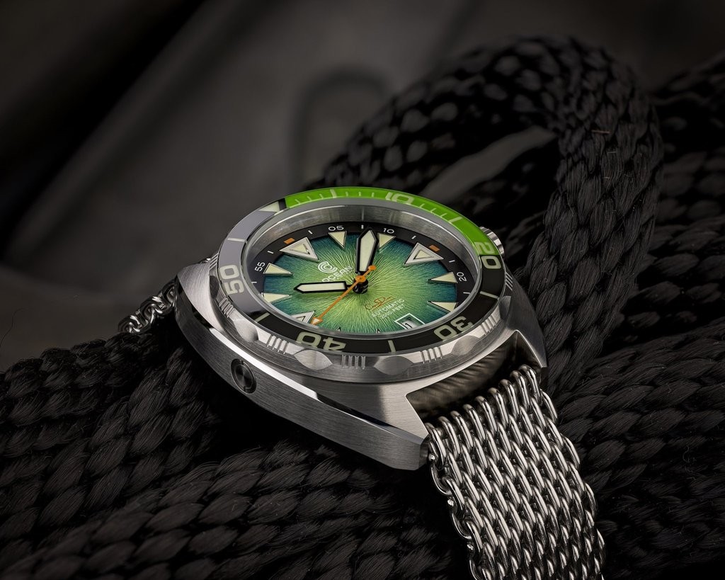 Ocean Crawler Core Diver Men's Watch 44mm Black-Green Bezel Texture Green Dial