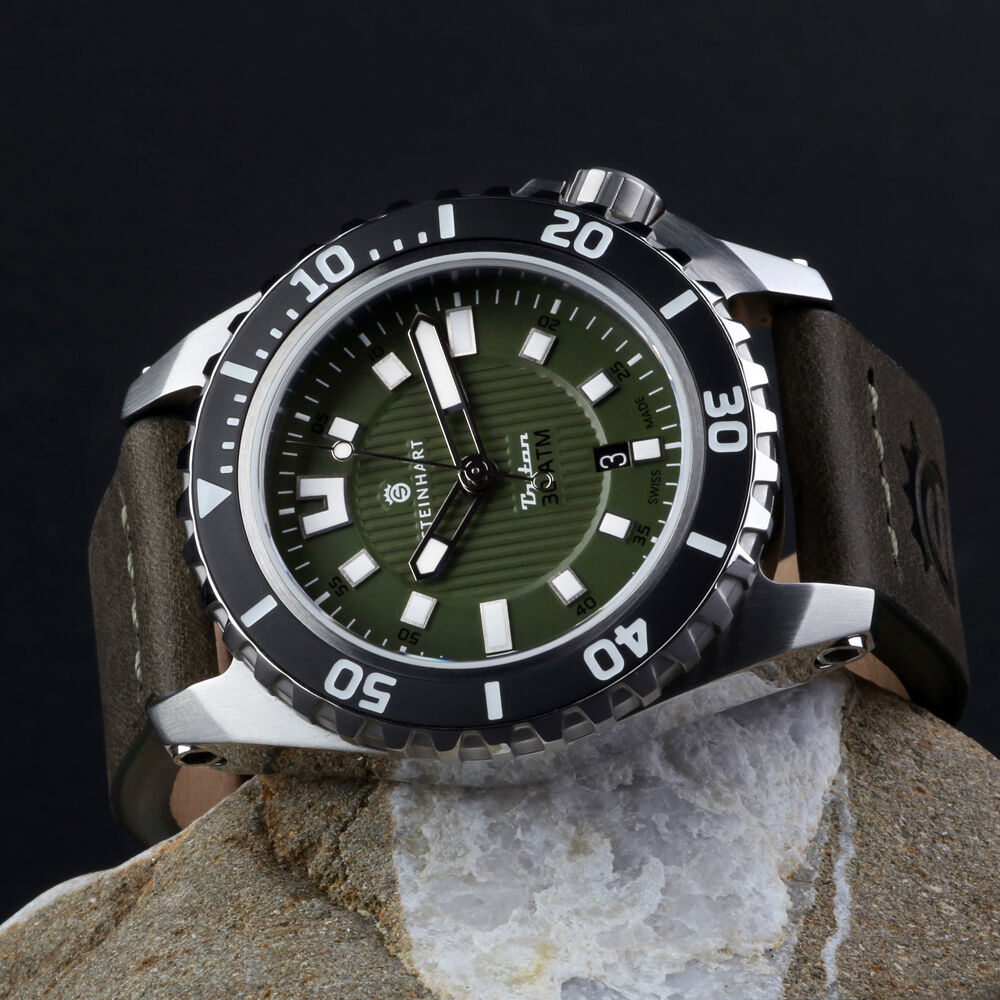 Steinhart Triton 30 ATM GREEN Diver Watch Men 45mm Auto 103-0998 Special Edition